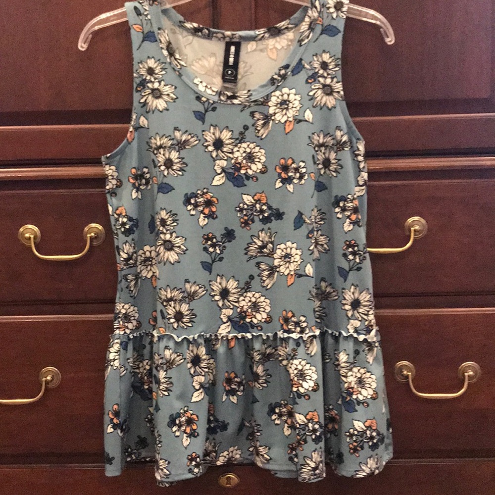 Agnes & Dora Relaxed Ruffle Tank Chambray Floral